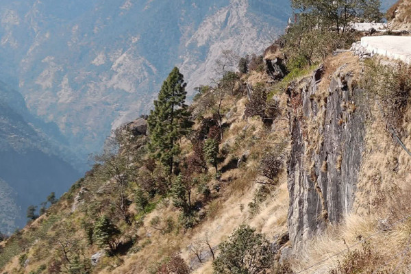 सुक्खा पहिरोले टिमुरे–रसुवागढी राजमार्ग अवरुद्ध